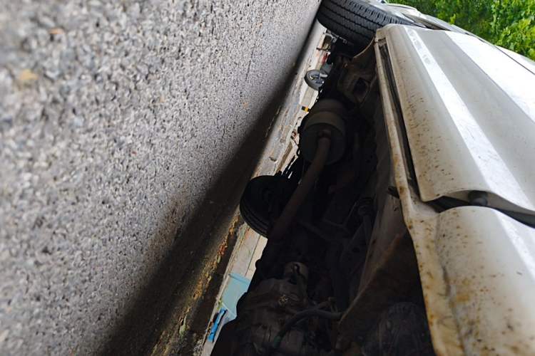 Used Jinbei Hiace 2016 2.0L Express Series Standard Version V19 Chassis Front Right