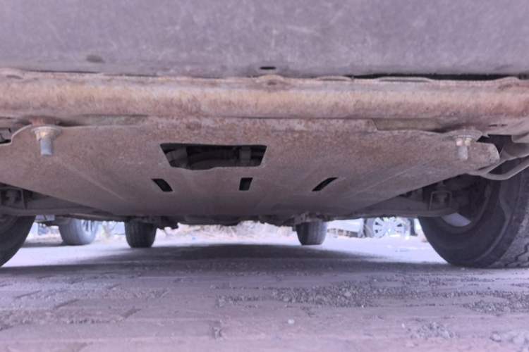 Used Jinbei Hiace 2016 2.0L Express Series Standard Version V19 Chassis Front