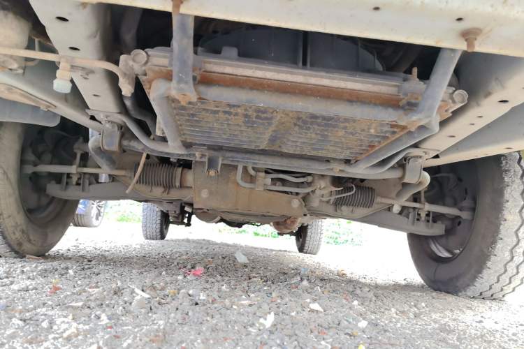 Used Jinbei Hiace 2016 2.0L Express Series Standard Version V19 Chassis Front