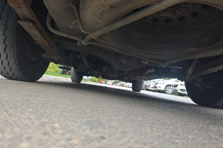 Used Jinbei Hiace 2016 2.0L Express Series Standard Version V19 Chassis Rear