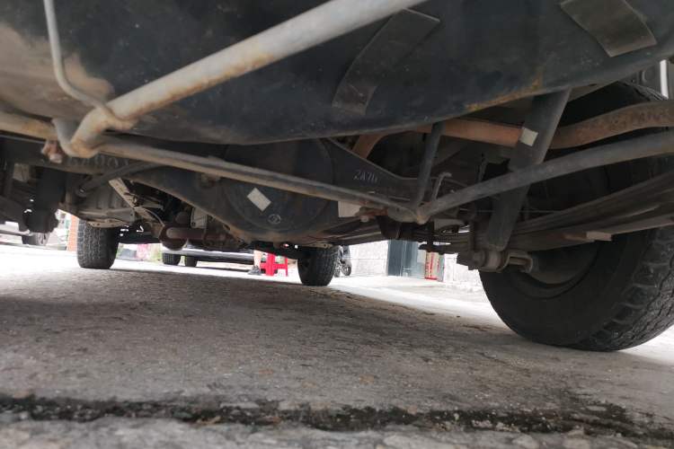 Used Jinbei Hiace 2016 2.0L Express Series Standard Version V19 Chassis Rear