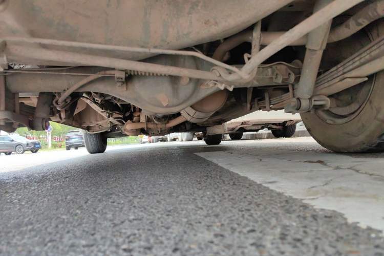 Used Jinbei Hiace 2016 2.2L Express Van Version V22 Chassis Rear