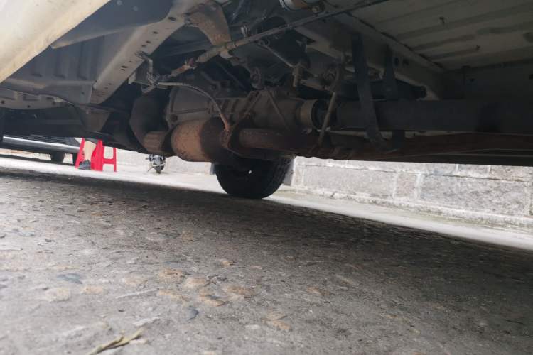 Used Jinbei Hiace 2016 2.0L Express Series Standard Version V19 Chassis Rear Left