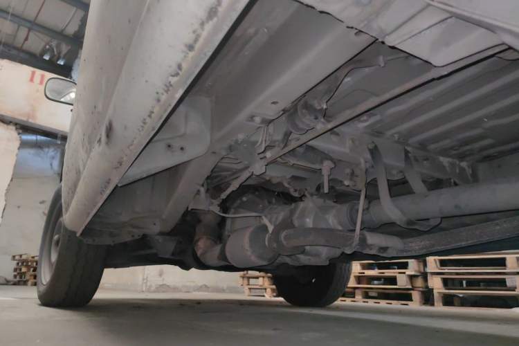 Used Jinbei Hiace 2016 2.0L Express Series Standard Version V19 Chassis Rear Left