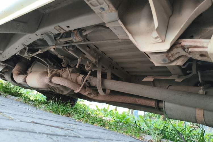 Used Jinbei Hiace 2016 2.0L Express Series Standard Version V19 Chassis Rear Left