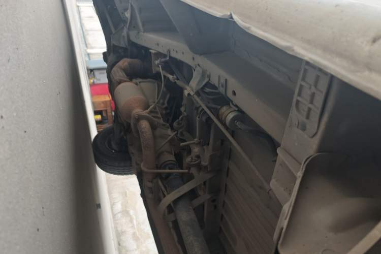 Used Jinbei Hiace 2016 2.0L Express Series Standard Version V19 Chassis Rear Left