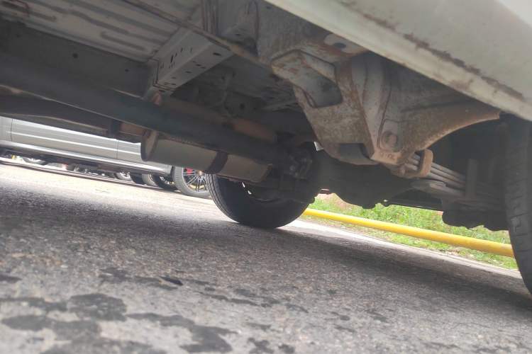 Used Jinbei Hiace 2016 2.0L Express Series Standard Version V19 Chassis Rear Left