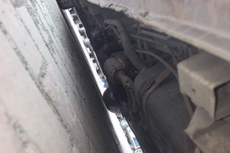 Used Jinbei Hiace 2016 2.0L Express Series Standard Version V19 Chassis Rear Left