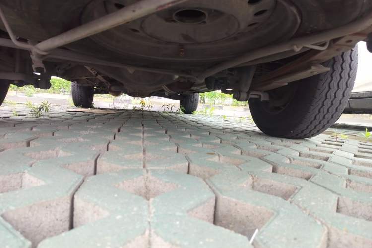 Used Jinbei Hiace 2016 2.0L Express Series Standard Version V19 Chassis Rear
