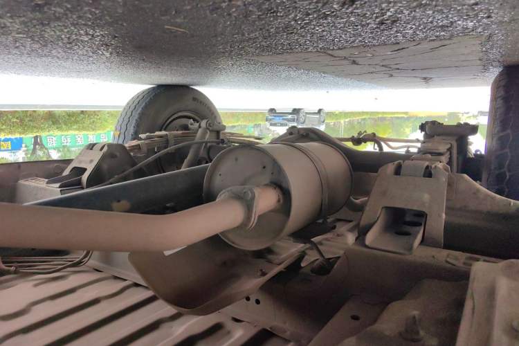 Used Jinbei Hiace 2016 2.2L Express Van Version V22 Chassis Rear Right