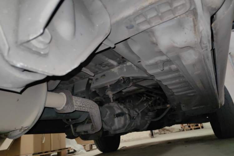 Used Jinbei Hiace 2016 2.0L Express Series Standard Version V19 Chassis Rear Right