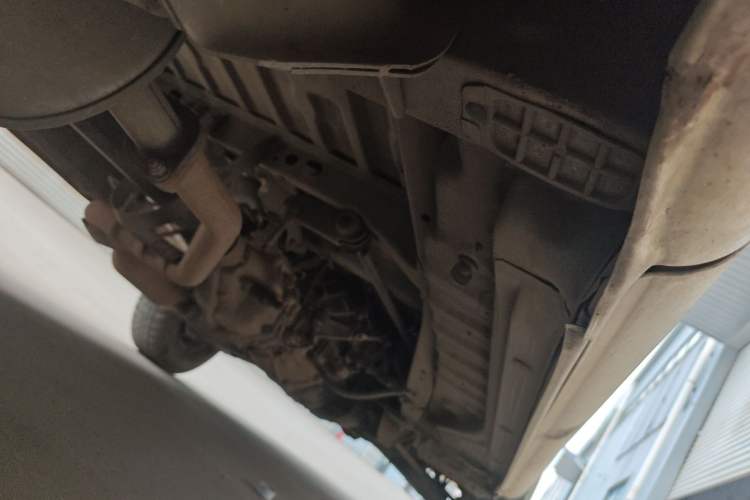 Used Jinbei Hiace 2016 2.0L Express Series Standard Version V19 Chassis Rear Right