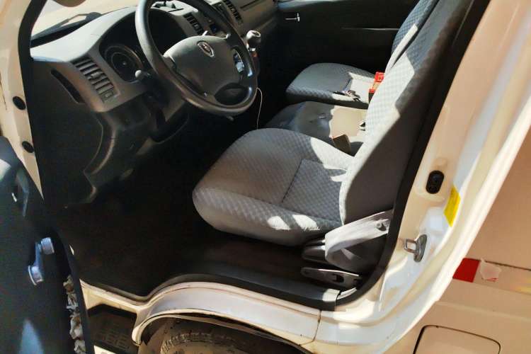 Used Jinbei Hiace 2016 2.2L Luxury Version V22 Driver Seat