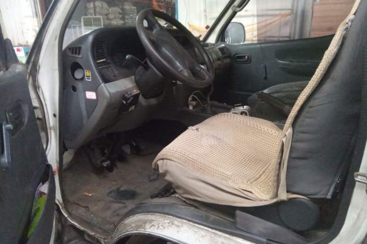 Used Jinbei Hiace 2016 2.4L Da Hai Shi W Standard Edition Driver Seat