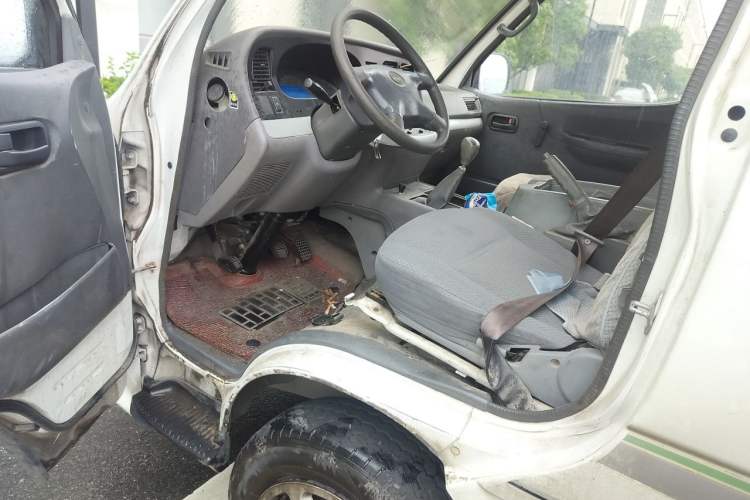 Used Jinbei Hiace 2016 2.0L Express Series Standard Version V19 Driver Seat