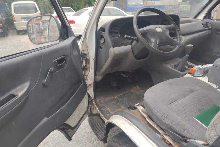 Used Jinbei Hiace 2016 2.0L Express Series Standard Version V19 Driver Seat