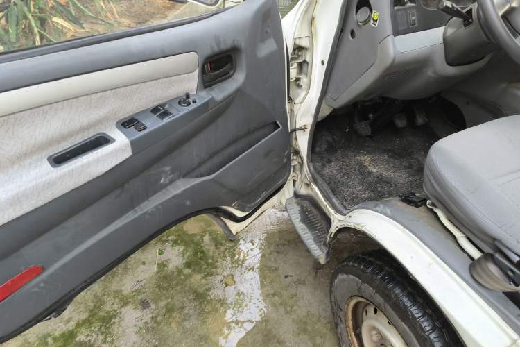 Used Jinbei Hiace 2016 2.0L Express Series Standard Version V19 Driver Seat