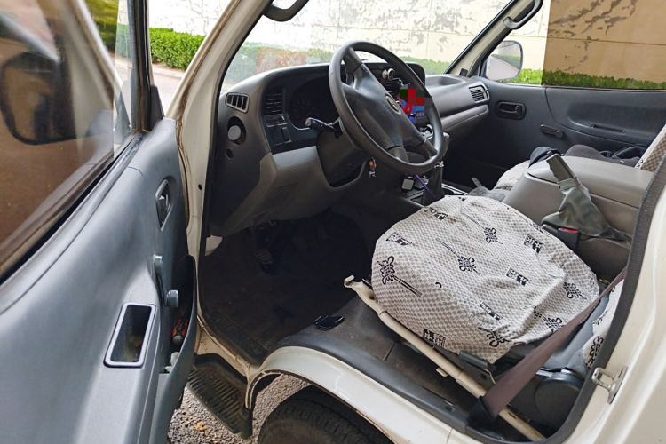 Used Jinbei Hiace 2016 2.0L Express Series Standard Version V19 Driver Seat