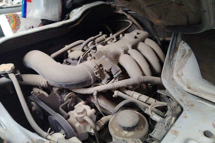 Used Jinbei Hiace 2016 2.2L Express Van Version V22 Engine Bay