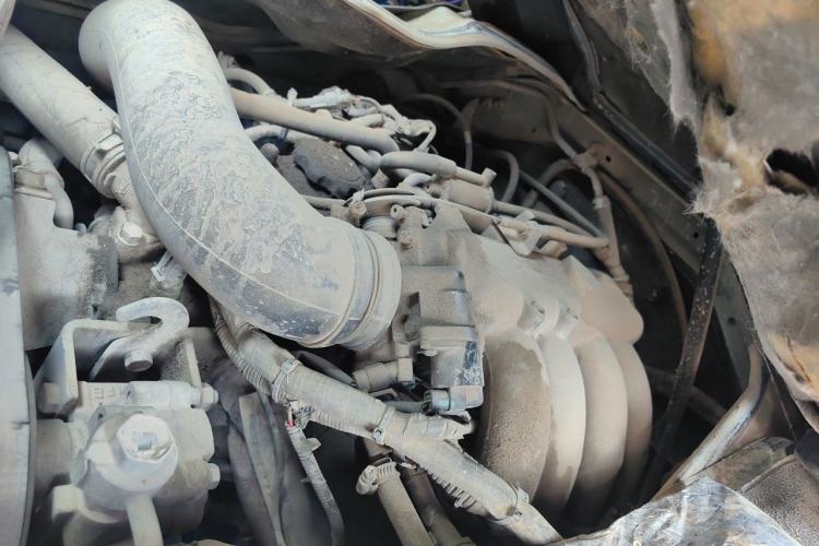 Used Jinbei Hiace 2016 2.2L Express Van Version V22 Engine Bay