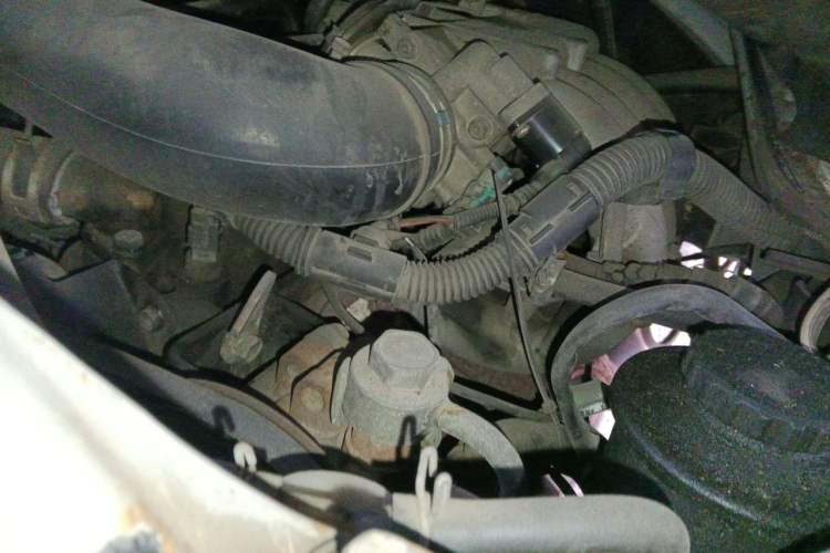 Used Jinbei Hiace  Engine Bay Left