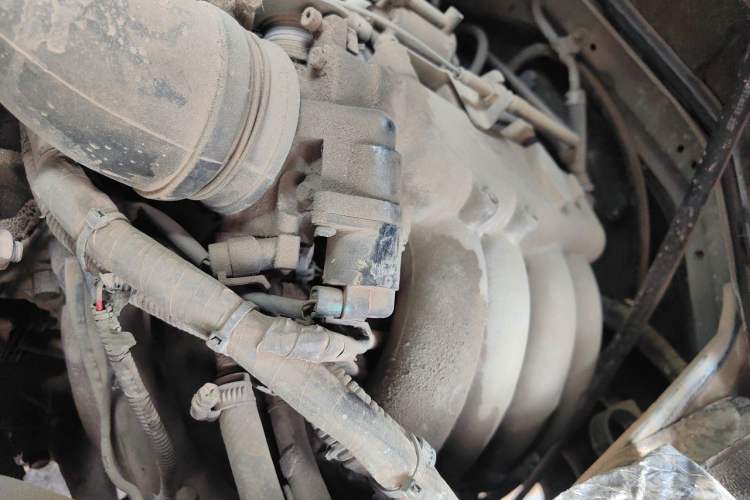Used Jinbei Hiace 2016 2.2L Express Van Version V22 Engine Bay Left