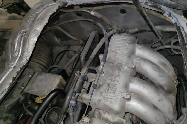 Used Jinbei Hiace 2016 2.0L Express Series Standard Version V19 Engine Bay Left