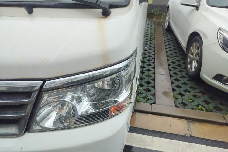 Used Jinbei Hiace 2016 2.0L Express Series Standard Version V19 Engine Bay Left