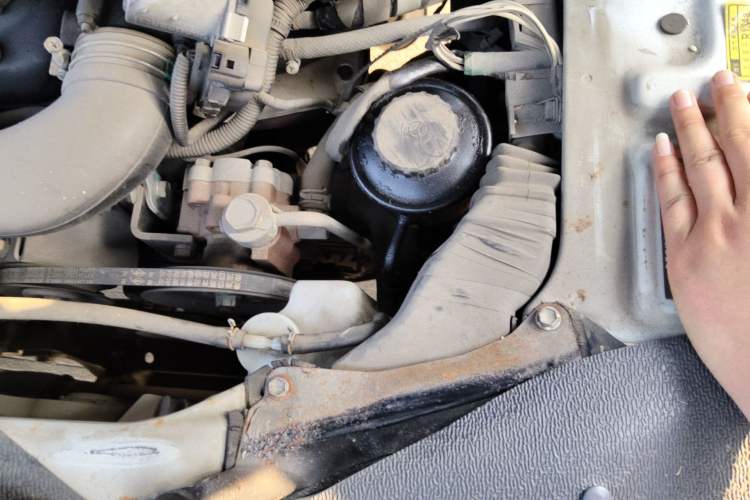 Used Jinbei Hiace 2016 2.0L Express Series Standard Version V19 Engine Bay Left