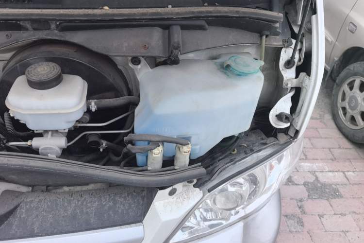 Used Jinbei Hiace 2016 2.0L Express Series Standard Version V19 Engine Bay Left
