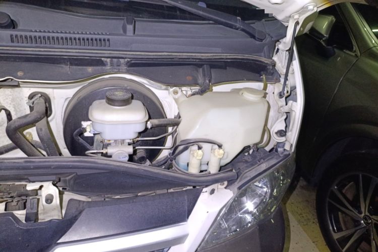 Used Jinbei Hiace 2016 2.0L Luxury Version V19 Engine Bay Left