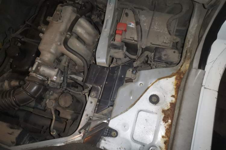 Used Jinbei Hiace 2016 2.0L Luxury Version V19 Engine Bay Left