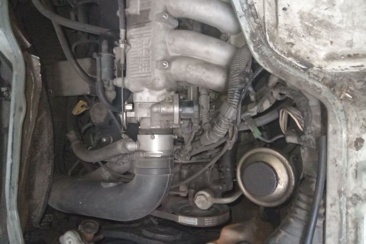 Used Jinbei Hiace 2016 2.4L Da Hai Shi W Standard Edition Engine Bay