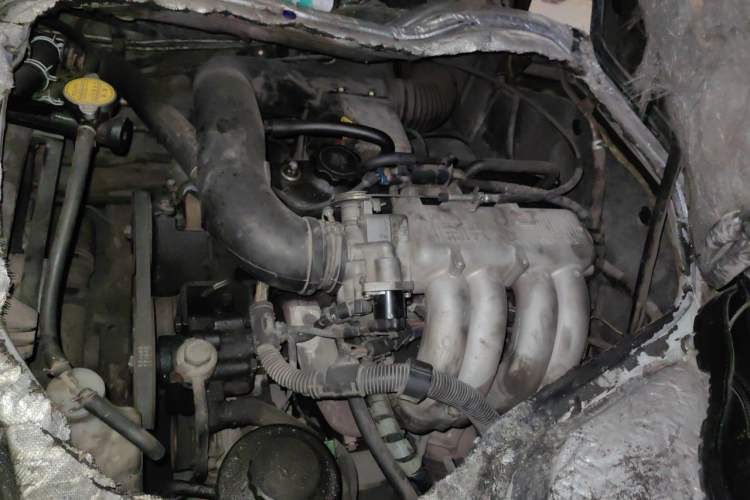 Used Jinbei Hiace 2016 2.0L Express Series Standard Version V19 Engine Bay