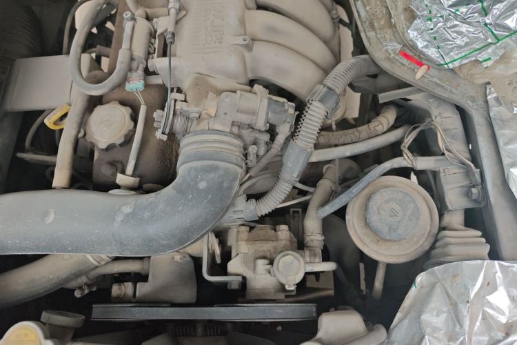 Used Jinbei Hiace 2016 2.0L Express Series Standard Version V19 Engine Bay