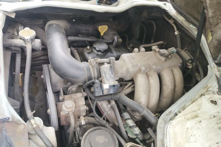 Used Jinbei Hiace 2016 2.0L Express Series Standard Version V19 Engine Bay