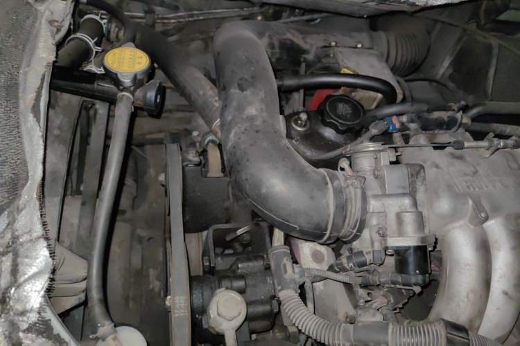 Used Jinbei Hiace 2016 2.0L Express Series Standard Version V19 Engine Bay Right