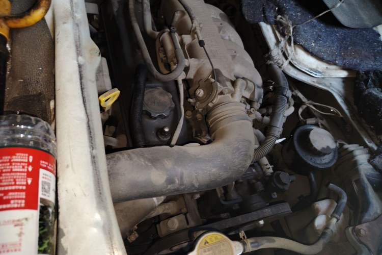 Used Jinbei Hiace 2016 2.0L Express Series Standard Version V19 Engine Bay Right