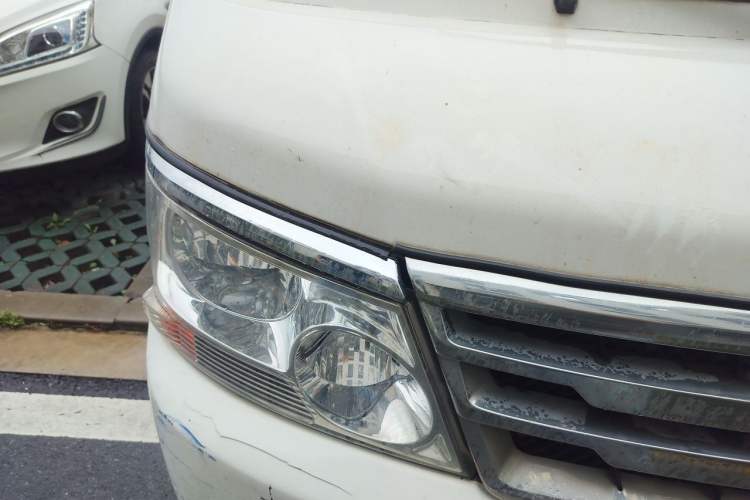 Used Jinbei Hiace 2016 2.0L Express Series Standard Version V19 Engine Bay Right