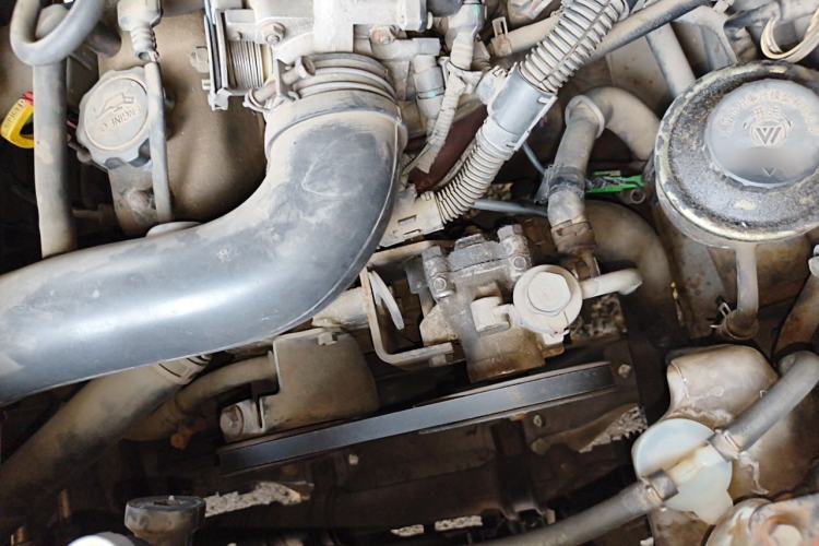 Used Jinbei Hiace 2016 2.0L Express Series Standard Version V19 Engine Bay Right