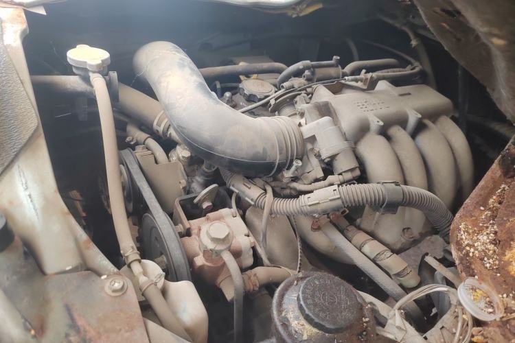 Used Jinbei Hiace 2016 2.0L Express Series Standard Version V19 Engine Bay