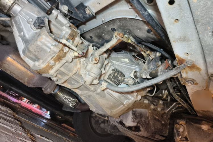 Used Jinbei Hiace 2016 2.0L Express Series Standard Version V19 Engine Bay