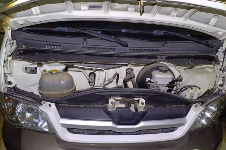 Used Jinbei Hiace 2016 2.0L Luxury Version V19 Engine Bay