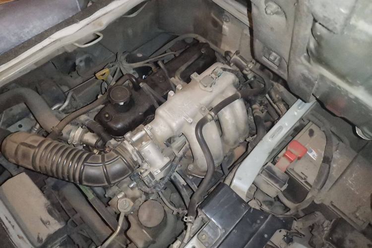 Used Jinbei Hiace 2016 2.0L Luxury Version V19 Engine Bay