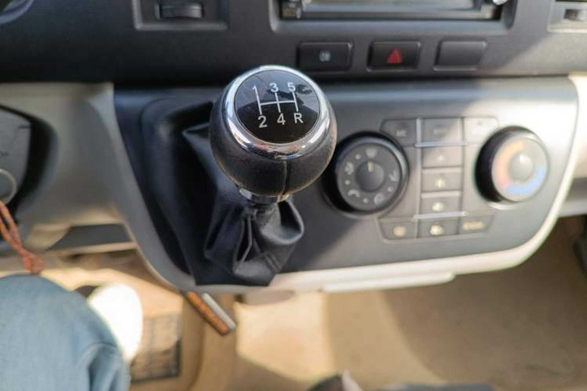 Used Jinbei Hiace 2016 2.0L Luxury Version V19 Gear Lever