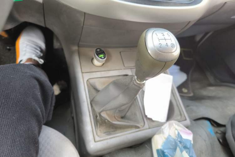 Used Jinbei Hiace 2016 2.0L Express Series Standard Version V19 Gear Lever