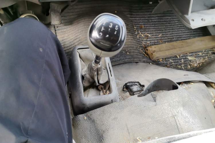 Used Jinbei Hiace 2016 2.0L Express Series Standard Version V19 Gear Lever