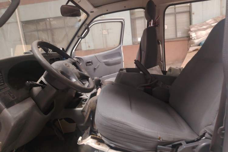 Used Jinbei Hiace 2016 2.0L Express Series Standard Version V19 Left Front Seat