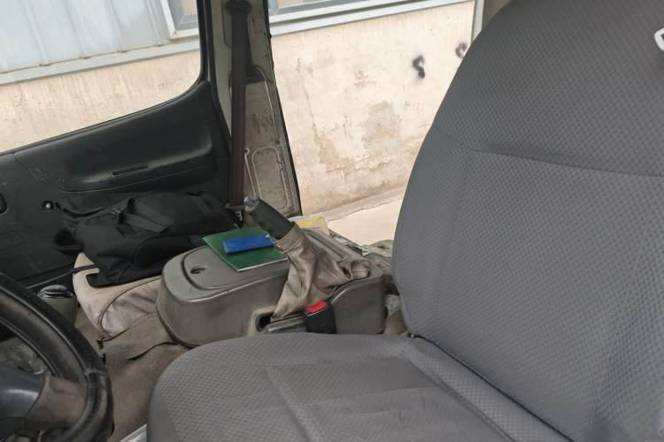 Used Jinbei Hiace 2016 2.0L Express Series Standard Version V19 Left Front Seat