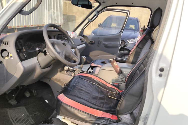 Used Jinbei Hiace 2016 2.0L Express Series Standard Version V19 Left Front Seat